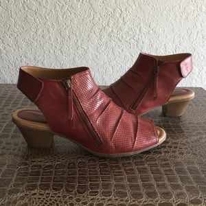 Earth Hydra Leather Sandals Heels 10 10.5 Red